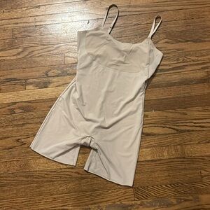 SPANX INVISIBLE shaping Open Bust Mid-Thigh Bodysuit